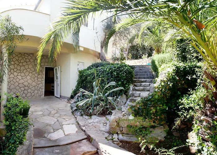 Апартаменты By The Sea Mavarstica, Ciovo - 9432 *